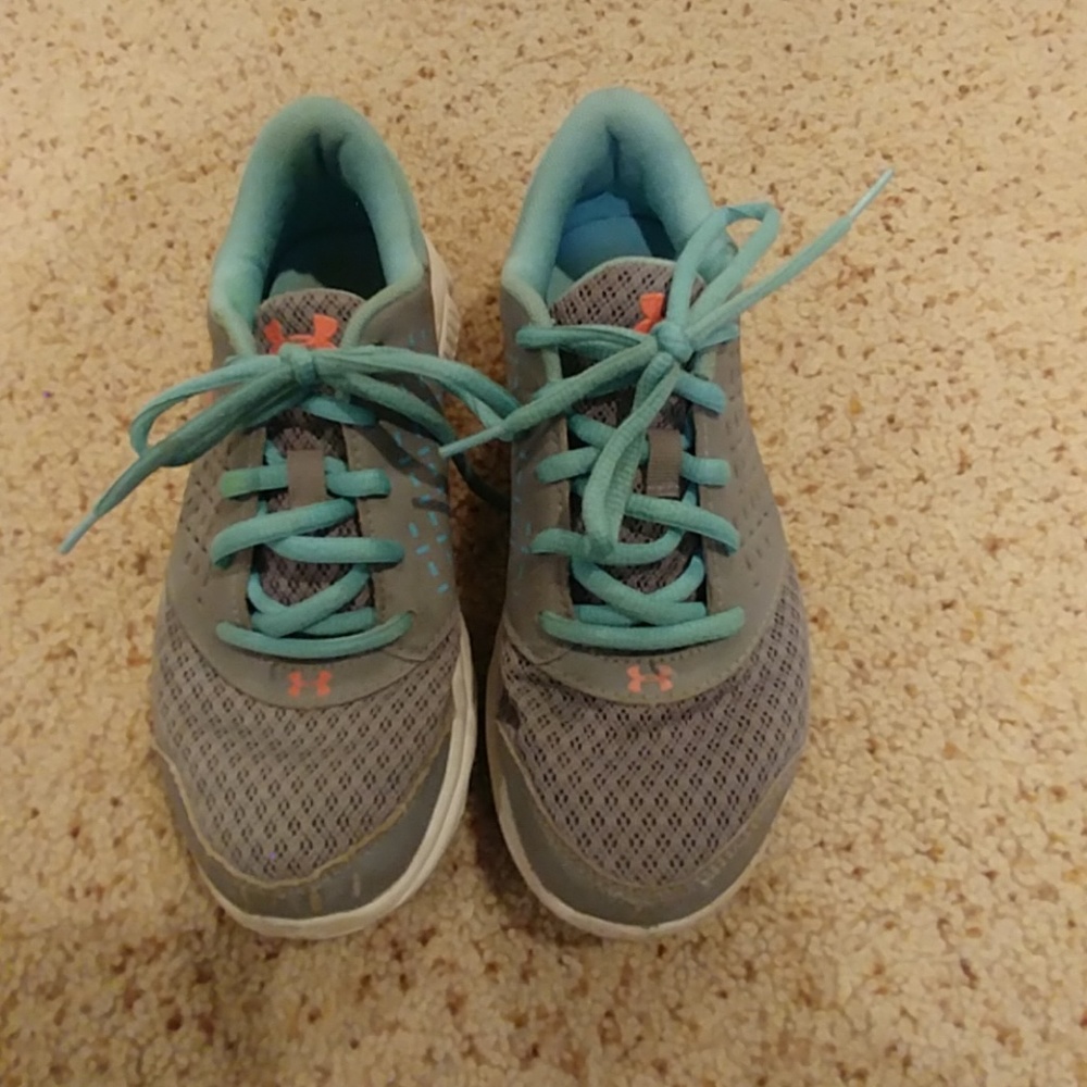 Girls size 4 Under Armour shoes